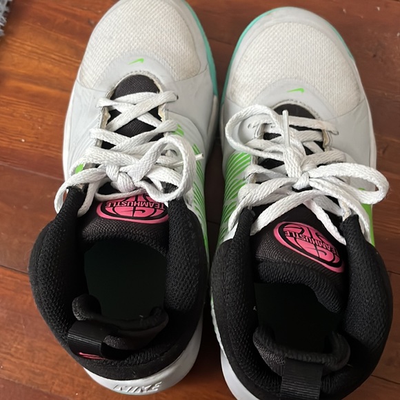 Nike boys team hustle AQ4224-005 basketball shoes - Picture 4 of 4